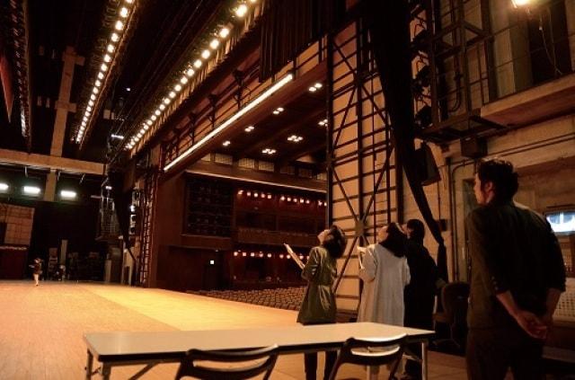 舞台裏を探検　歌舞伎なりきりツアー