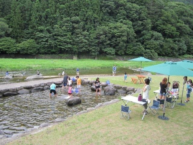 ニジマスつかみ取り