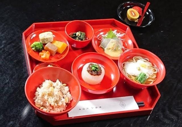 精進料理・写経・石臼で挽き茶(抹茶)　禅寺体験ツアー