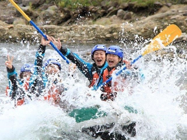 激流尻別川のラフティング
