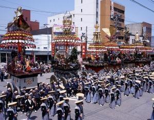 高岡御車山祭