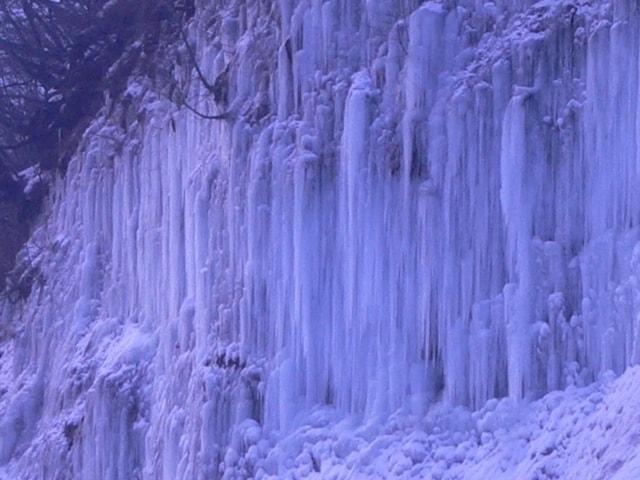 白川氷柱群ライトアップ