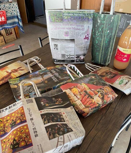 新聞紙エコバック作り体験