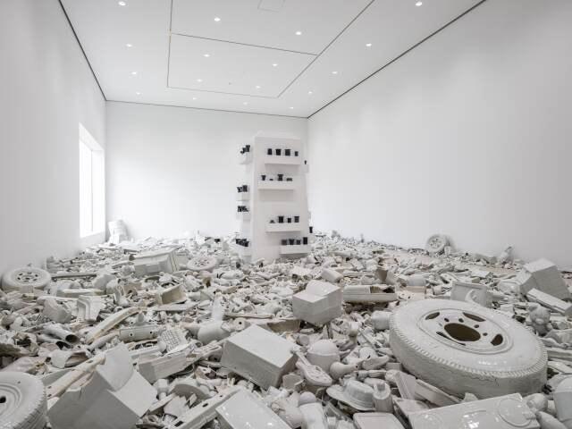 劉建華(リュウ・ジェンホァ)　中空を注ぐ