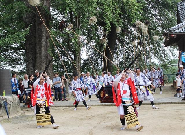 綾部神社行列浮立