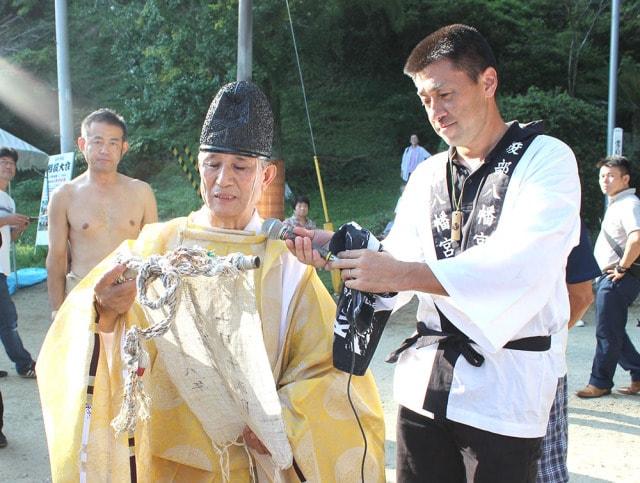 綾部八幡神社  旗下ろし神事