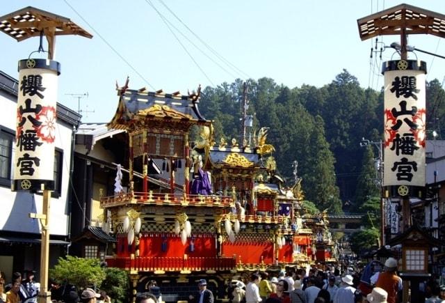 秋の高山祭（八幡祭）