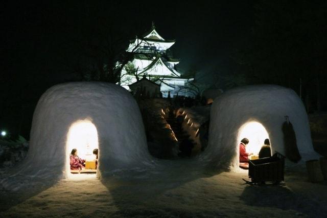 横手の雪まつり「かまくら」