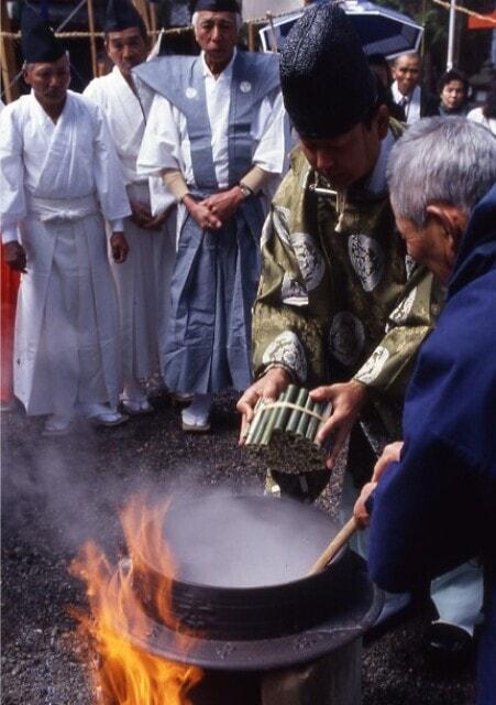 伊作田稲荷神社 粥占い神事