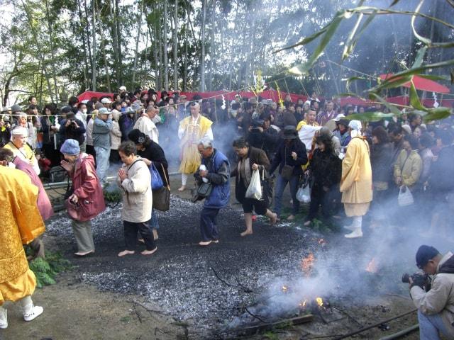 如意輪寺　火渡り