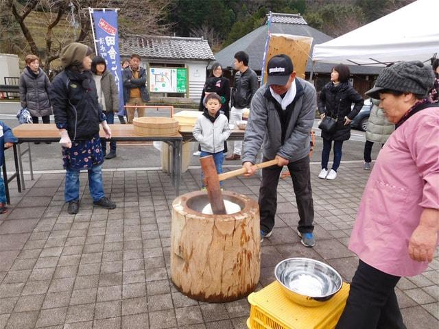 新春！しみず温泉おもちつき