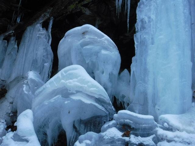 氷瀑観賞ハイキング　浅間軽井沢「秘境の氷瀑を探しにゆこう！」 冬の外遊び　自然体験