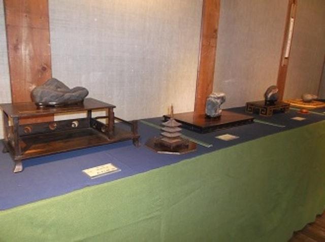 藤枝市水石会 柏屋 なまこ壁水石展