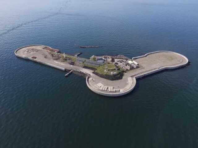 無人島「猿島」＆明治の軍事要塞島「第二海堡」2島上陸ツアー