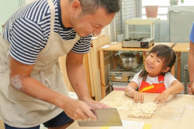 父の日だからパパといっしょに遊んであげる！ うどん作り体験教室父の日スペシャル＠大阪市