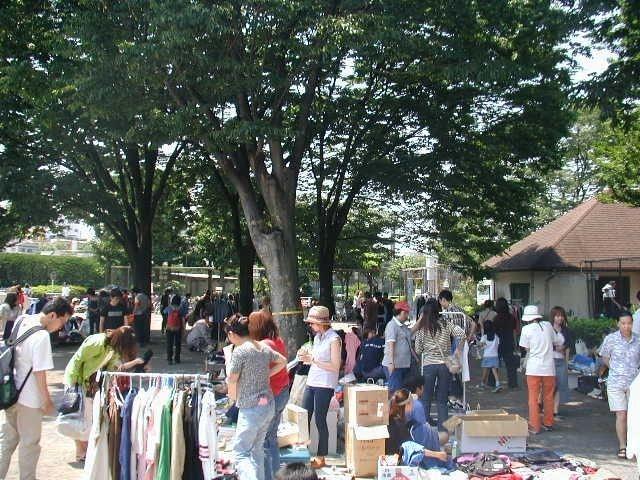 「世田谷公園」フリーマーケット（4月）