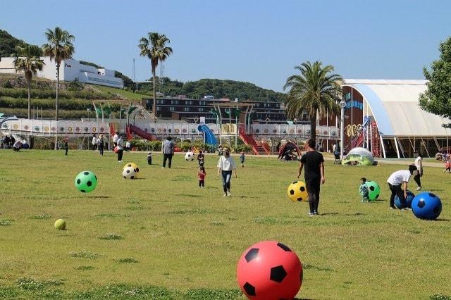 淡路島国営明石海峡公園　でかボールであそぼう