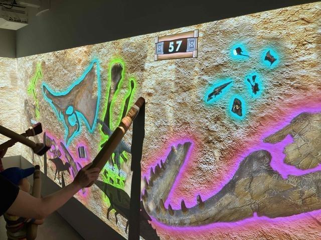 デジタル恐竜化石発掘体験