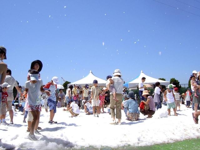 神戸三田プレミアム・アウトレット　すのー王国 ～暑いのに雪！？～