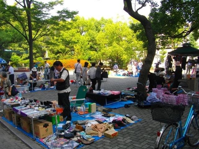 高島平団地噴水広場　フリーマーケット