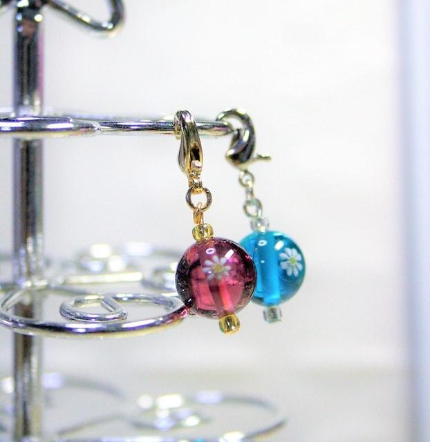 バーナーワークに挑戦　ガラスを溶かしてマーブル模様のトンボ玉づくり