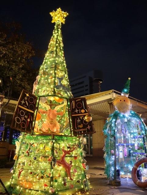 海岸漂着物アート作品「めぐるクリスマス2025」(北九州市会場)