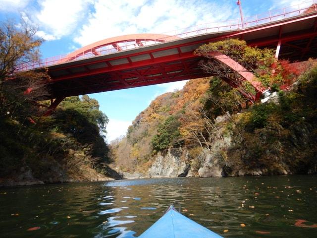 群馬で紅葉狩り×外遊び！渡良瀬川・高津戸峡 ｢初めてカヤック（パックラフト）｣体験ツアー
