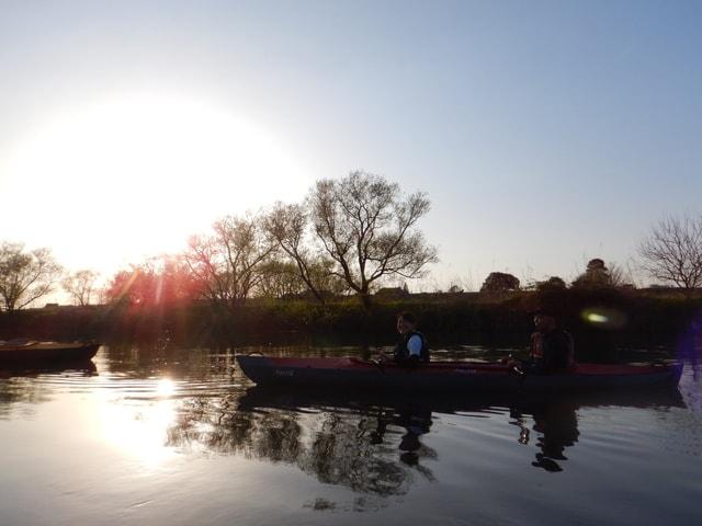 秋は夕焼け 利根大堰サンセットカヤック体験　埼玉群馬県境・利根川でカヌー