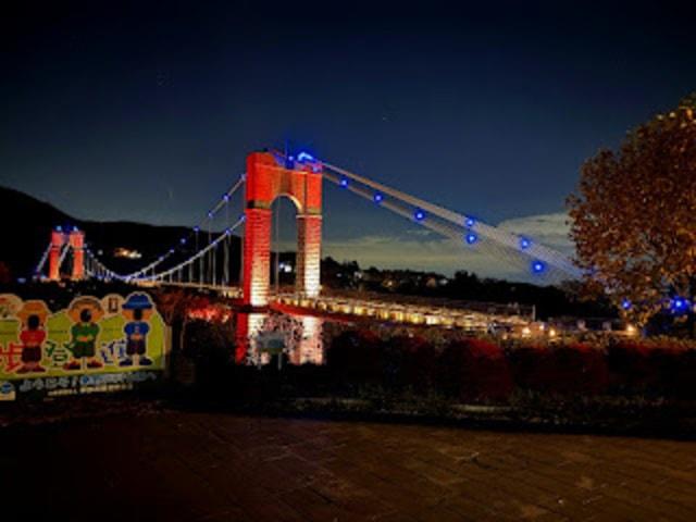 風の吊り橋ライトアップ