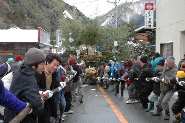 日本唯一の奇祭「お松引き」