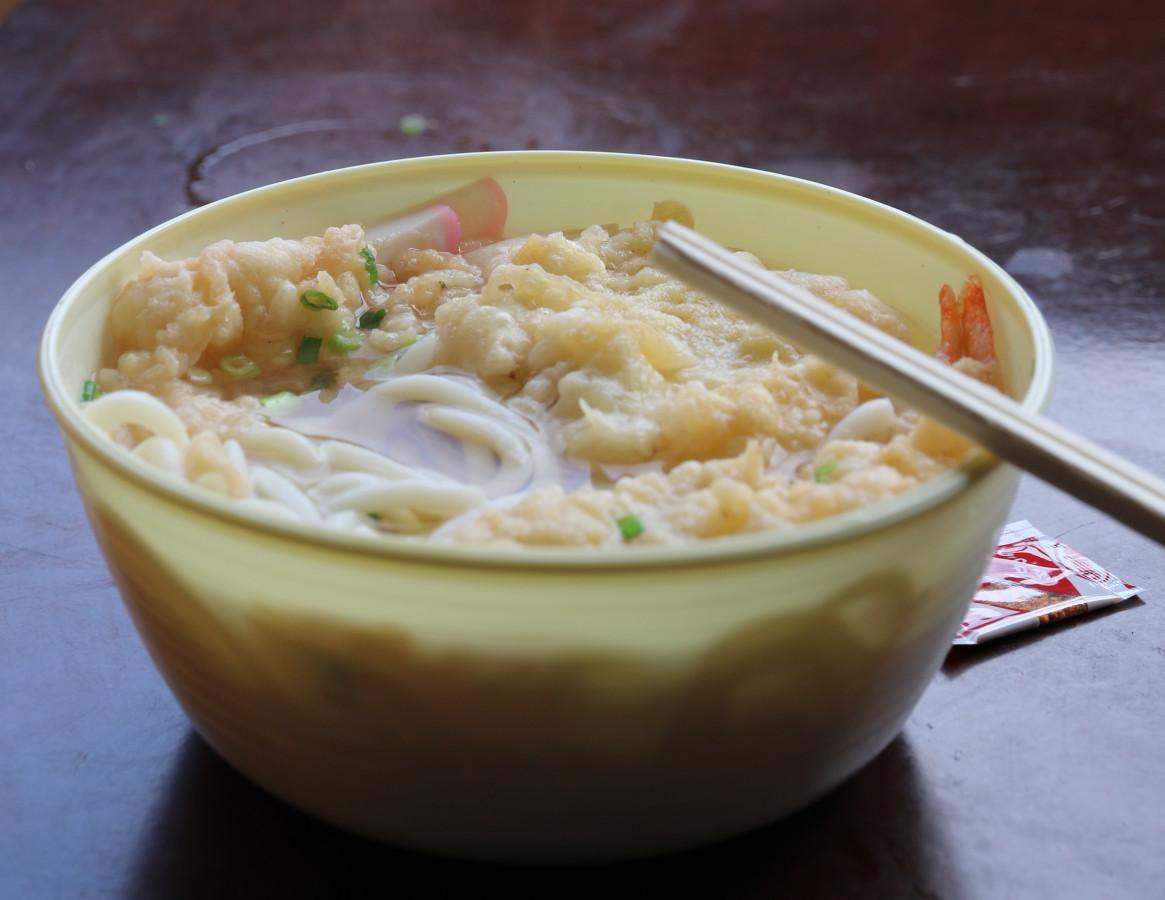 【連載】ご当地グルメ、忘れえぬ味「第5回 島根・益田市の『自動販売機うどん』」