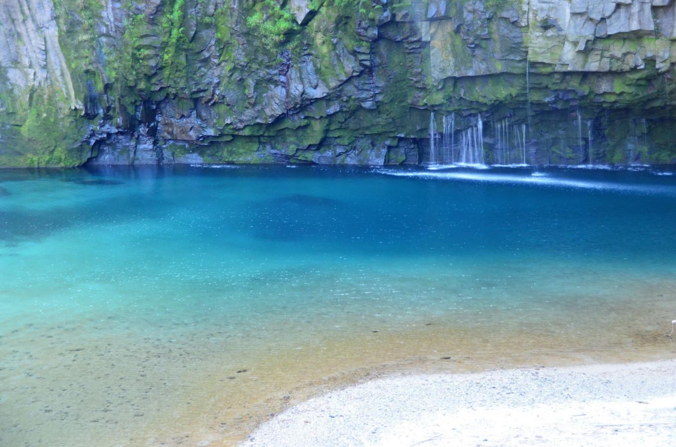 フォトジェニックな絶景！鹿児島県「雄川の滝」