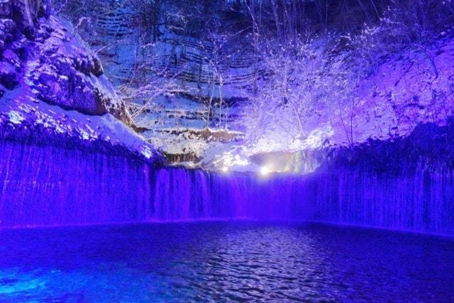 軽井沢 白糸の滝真冬のライトアップ