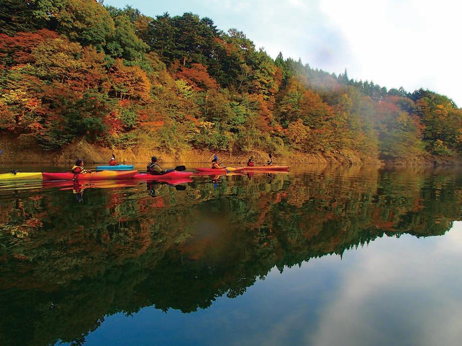 栃木県・塩原でカヤックに挑戦‼水辺から紅葉狩り体験